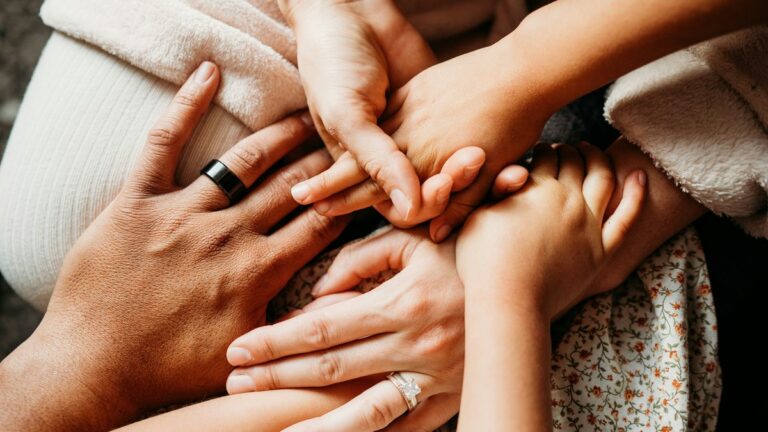 A supportive family conversation about what to do when someone refuses addiction treatment